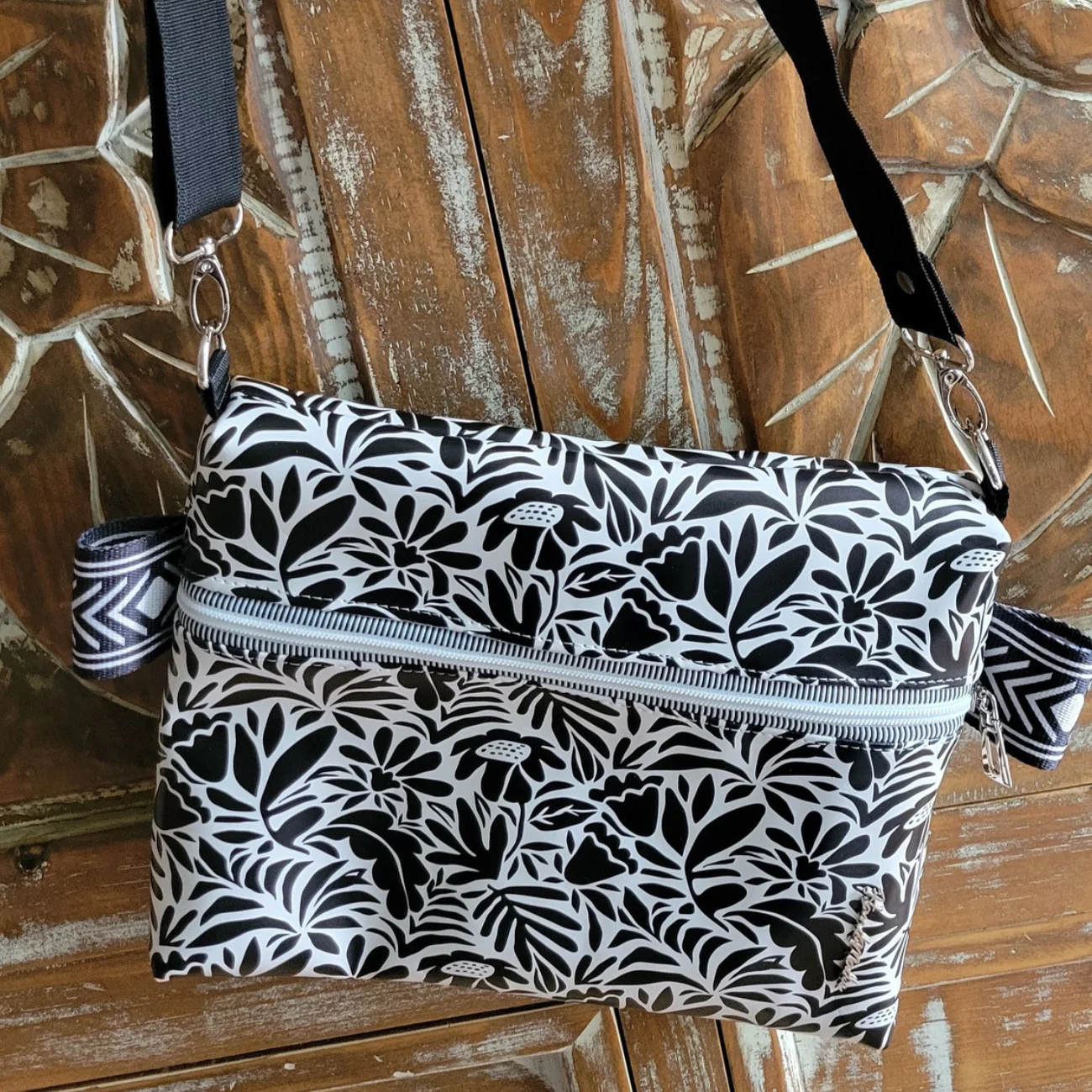 Black and Cream Floral Vinyl - Image 6