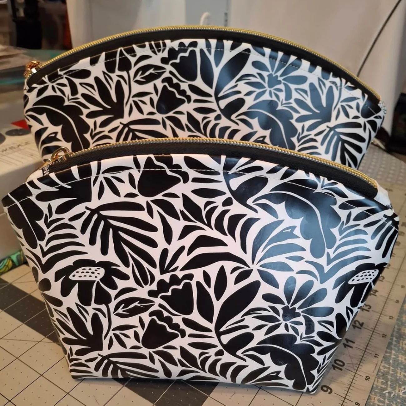 Black and Cream Floral Vinyl - Image 4