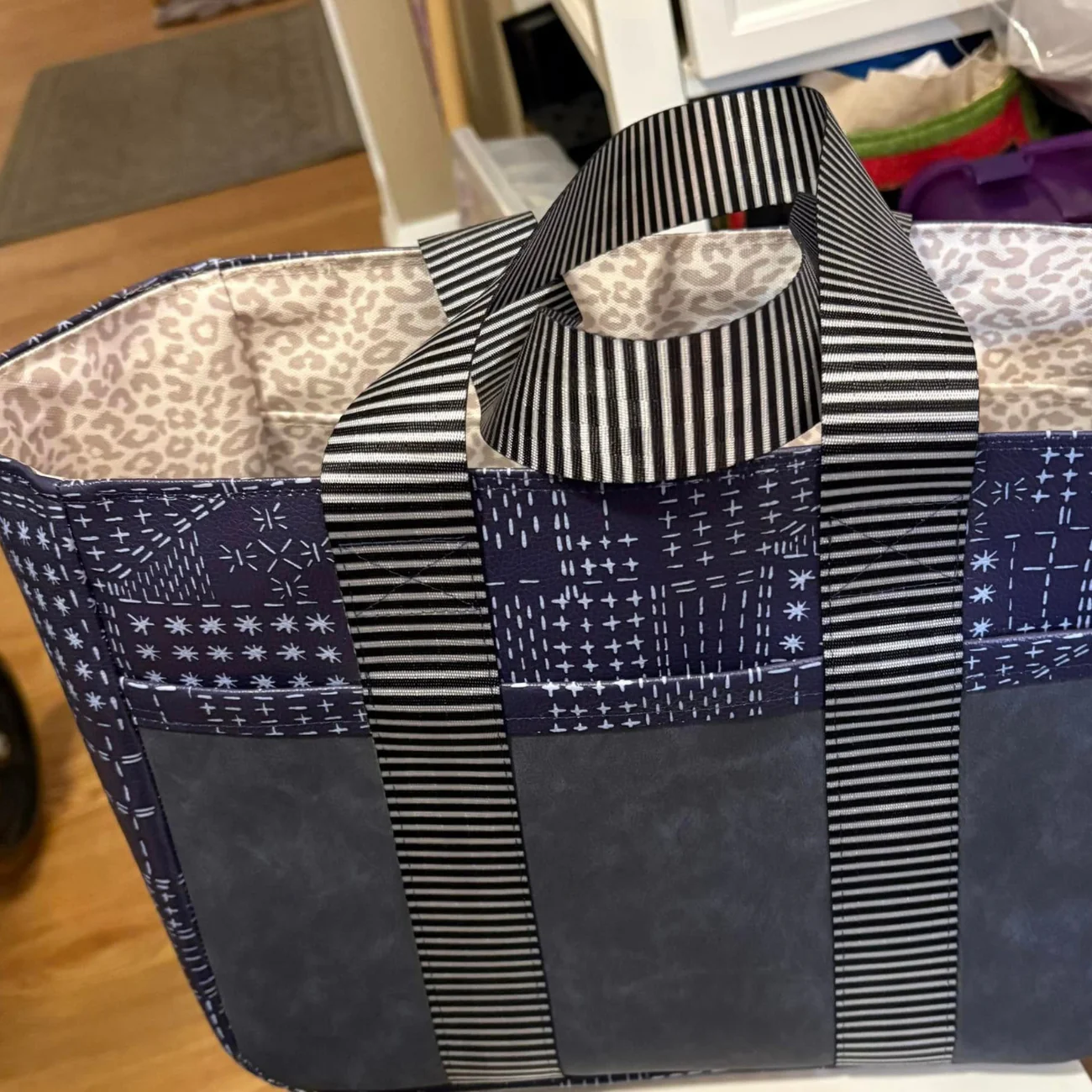 Sashiko Stitches navy blue vinyl - Image 4